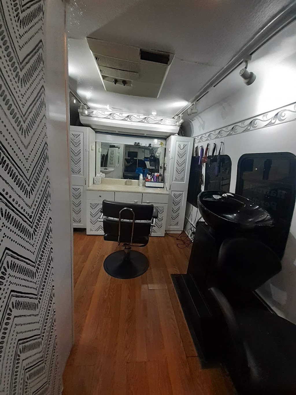 Shear Magic Mobile Salon | 6425 121st Ave E, Parrish, FL 34219, USA | Phone: (941) 348-7198