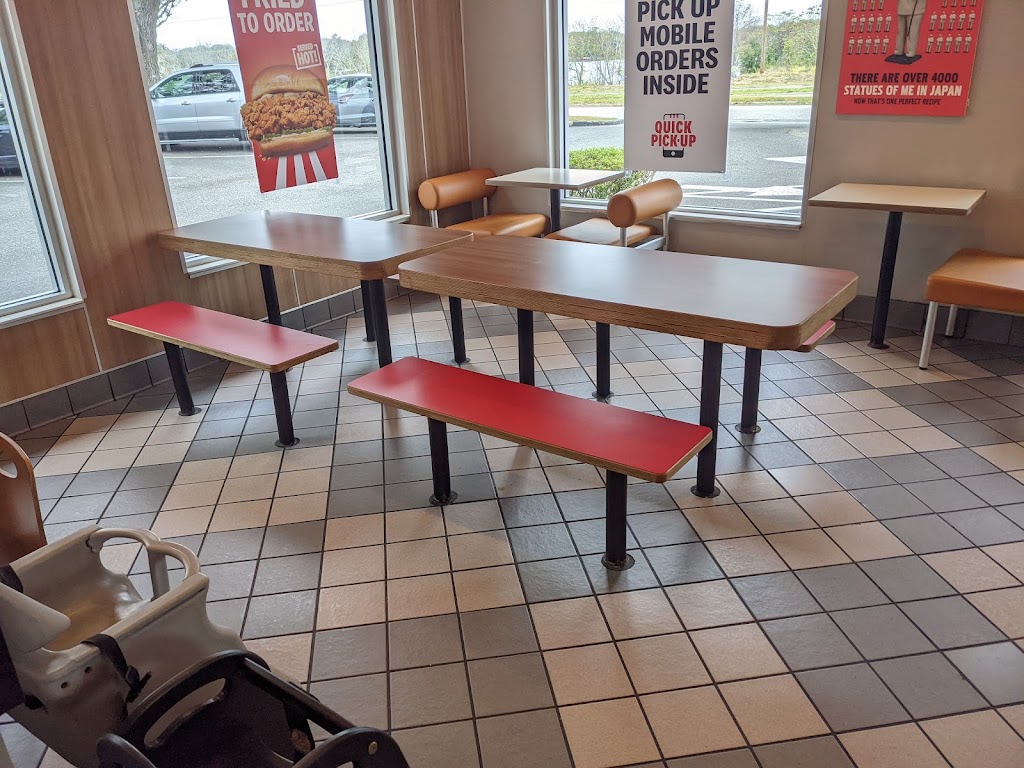 KFC | 16800 W. New Hwy 441, Mt Dora, FL 32757, USA | Phone: (352) 383-4411