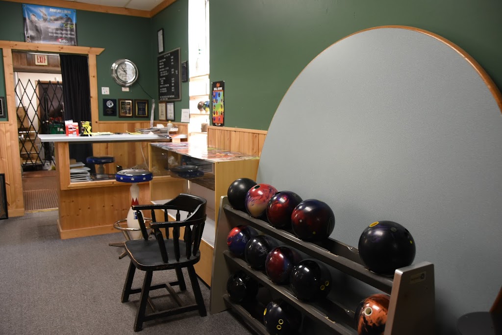 Thunderbird Lanes - bowling alley  | Photo 8 of 10 | Address: 1117 8th St, Baraboo, WI 53913, USA | Phone: (608) 356-9111