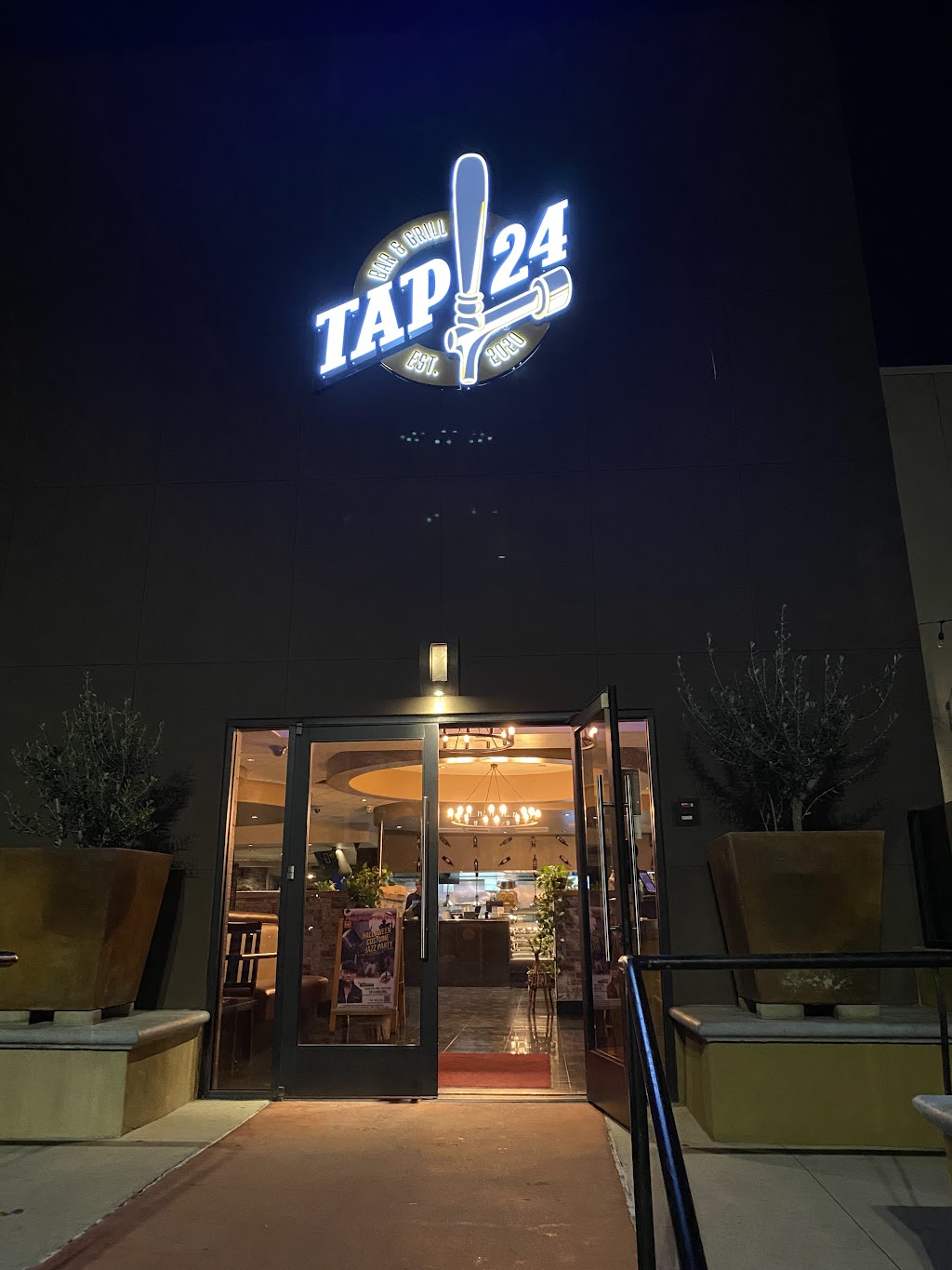 TAP24 Bar & Grill | 4750 E Los Coyotes Diagonal, Long Beach, CA 90815, USA | Phone: (562) 498-3663