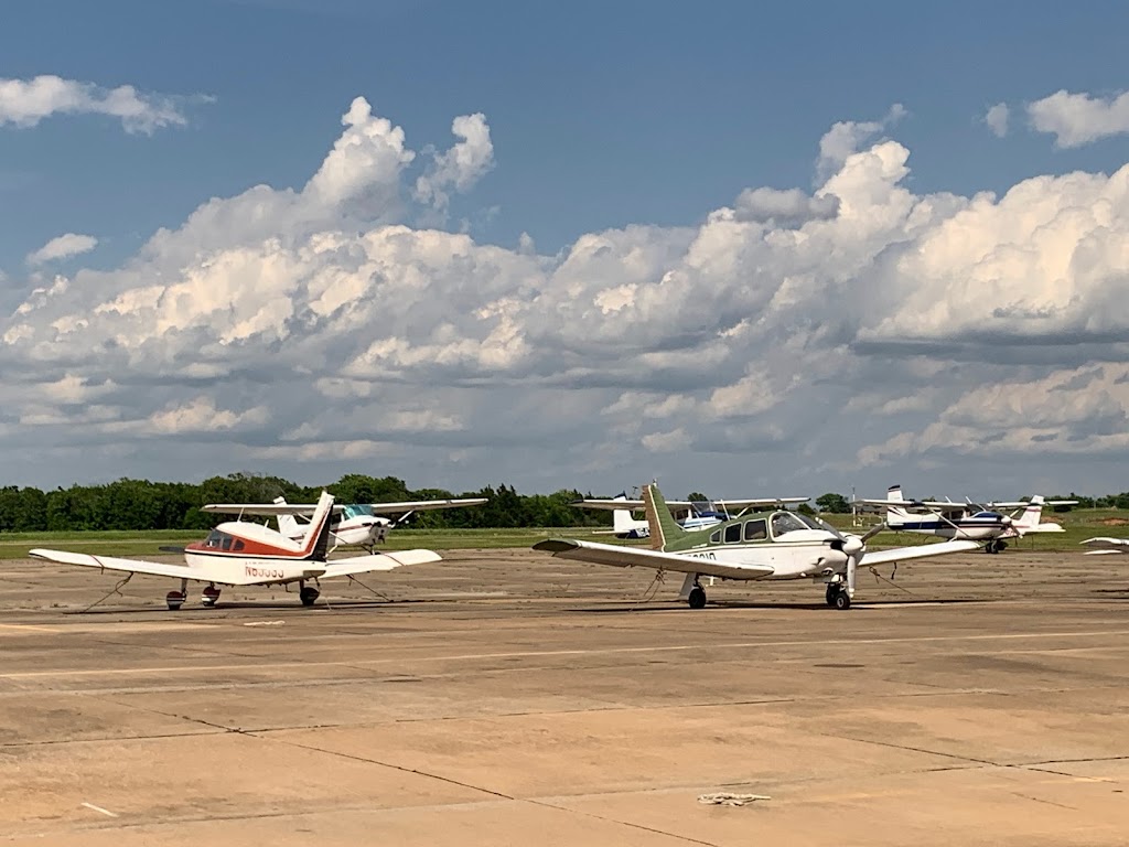 Guthrie-Edmond Regional Airport | 520 Airport Rd, Guthrie, OK 73044, USA | Phone: (405) 282-2312