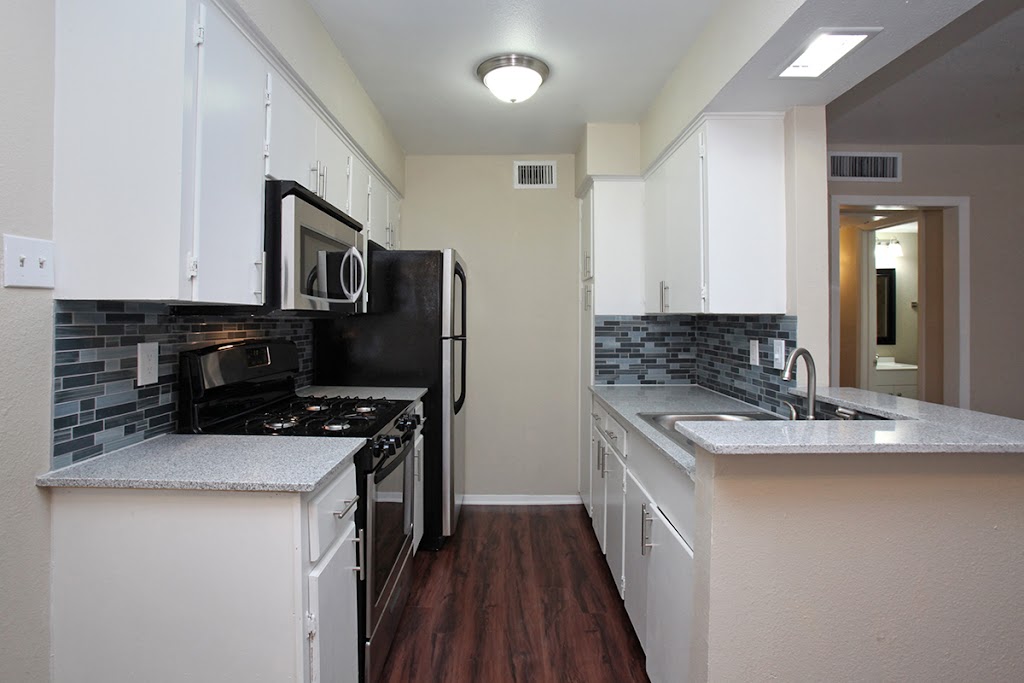 Crestview Apartments | 3205 Crestview Dr, Dallas, TX 75235, USA | Phone: (214) 559-9808