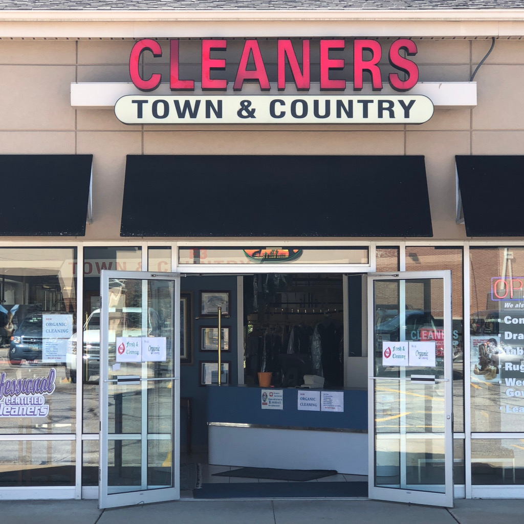 Town & Country Cleaners | 8575 Tanglewood Square, Chagrin Falls, OH 44023, USA | Phone: (440) 543-7977