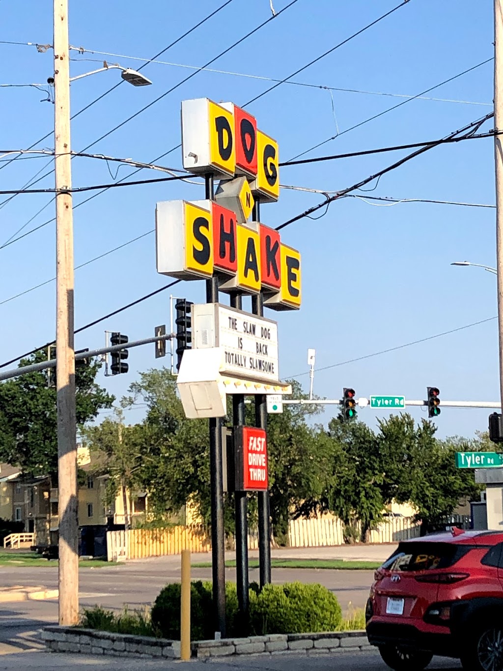 Dog-N-Shake | 8800 W Maple St, Wichita, KS 67209, USA | Phone: (316) 722-3971