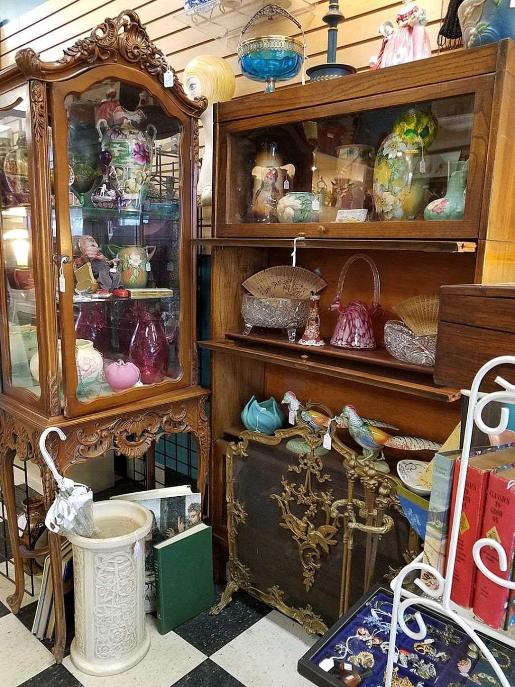 Clawson Antiques Etc | 118 S Main St, Clawson, MI 48017, USA | Phone: (248) 439-1364