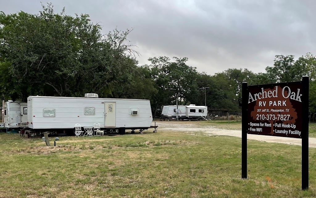 Arched Oak RV Park | 207 Jeff St, Pleasanton, TX 78064, USA | Phone: (210) 373-7827