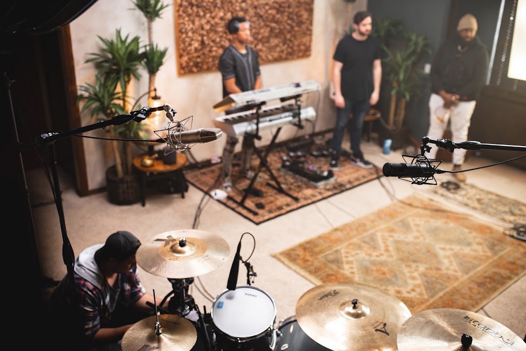 VEUX Studios | 6729 Well Oak Cir, Oklahoma City, OK 73127, USA | Phone: (323) 486-3193