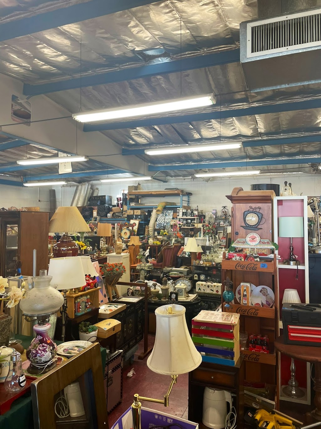 LA Everything Thrift Store | 13061 Galway St, Garden Grove, CA 92844 | Phone: (562) 477-5435