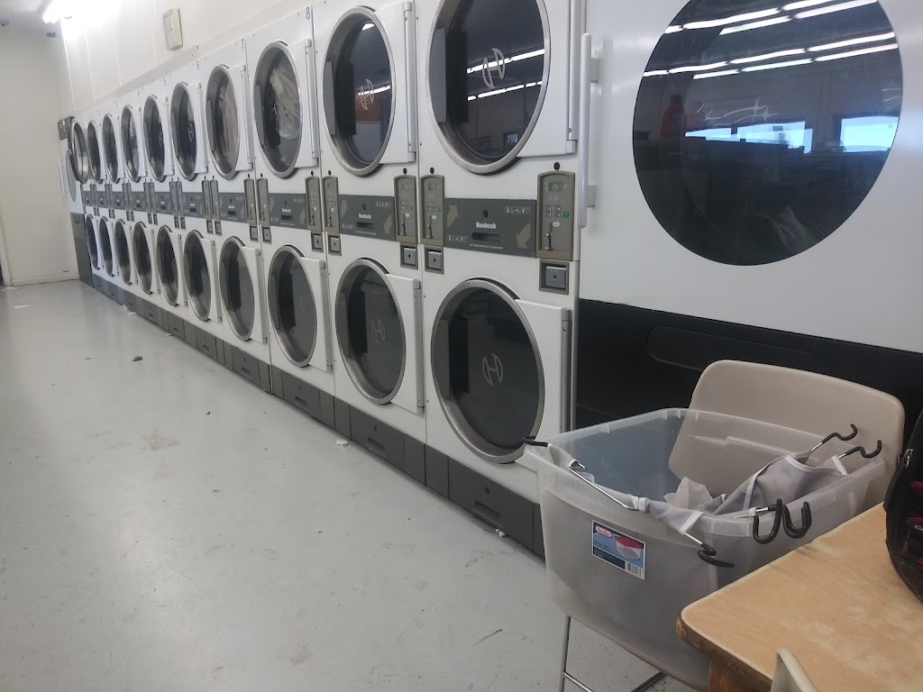 Blue Ridge Laundromat | 604 E Atkins St, Dobson, NC 27017 | Phone: (336) 374-8714