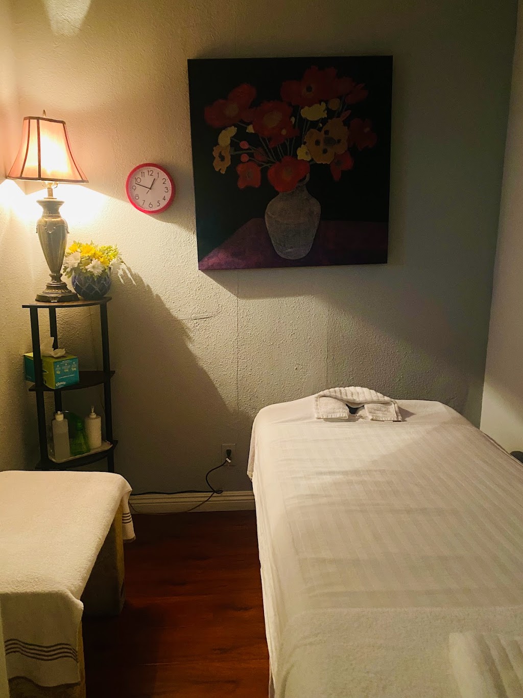 Spring Foot Massage | 934 W Foothill Blvd, Claremont, CA 91711, USA | Phone: (909) 399-5751