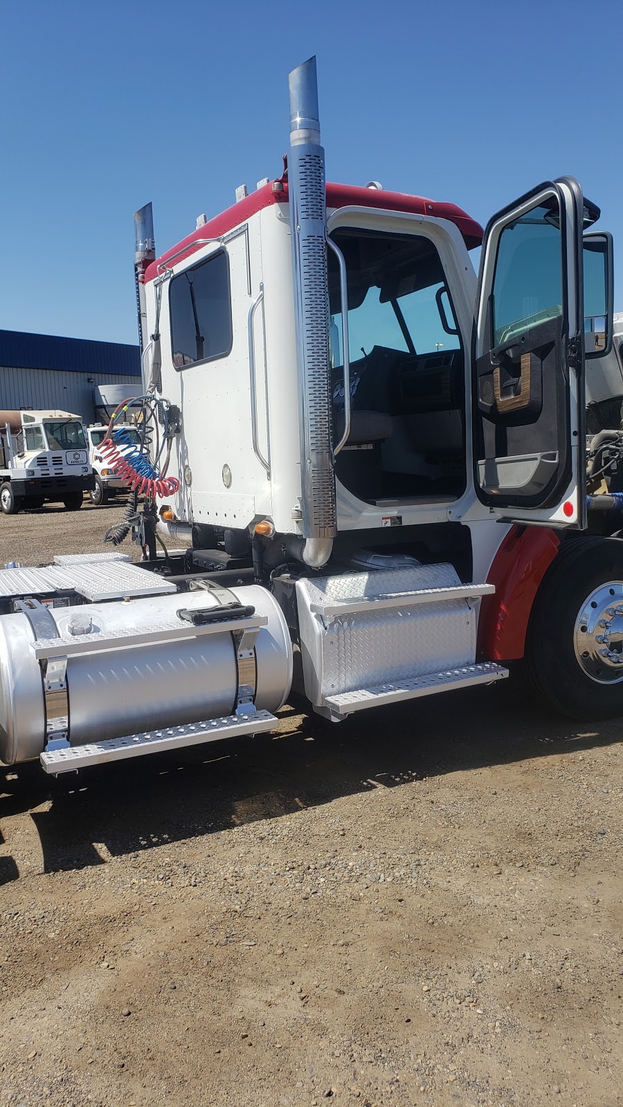 G & J Truck Sales | 18731 Golden State Blvd, Madera, CA 93637, USA | Phone: (559) 787-5003