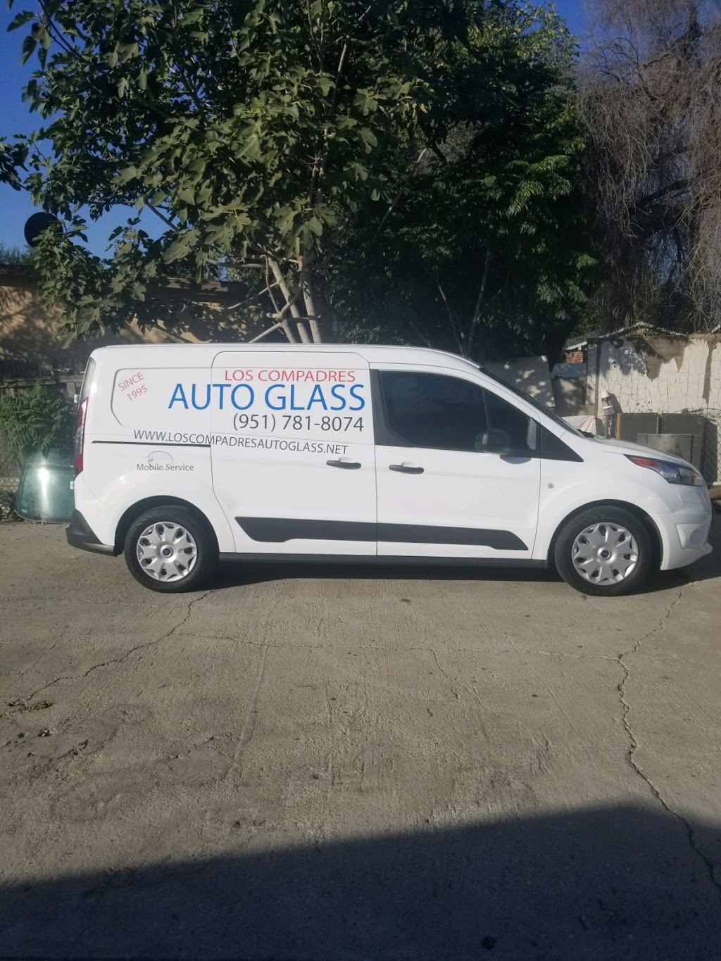 Los Compadres Auto Glass | 3639 Rubidoux Blvd, Riverside, CA 92509, USA | Phone: (951) 781-8074