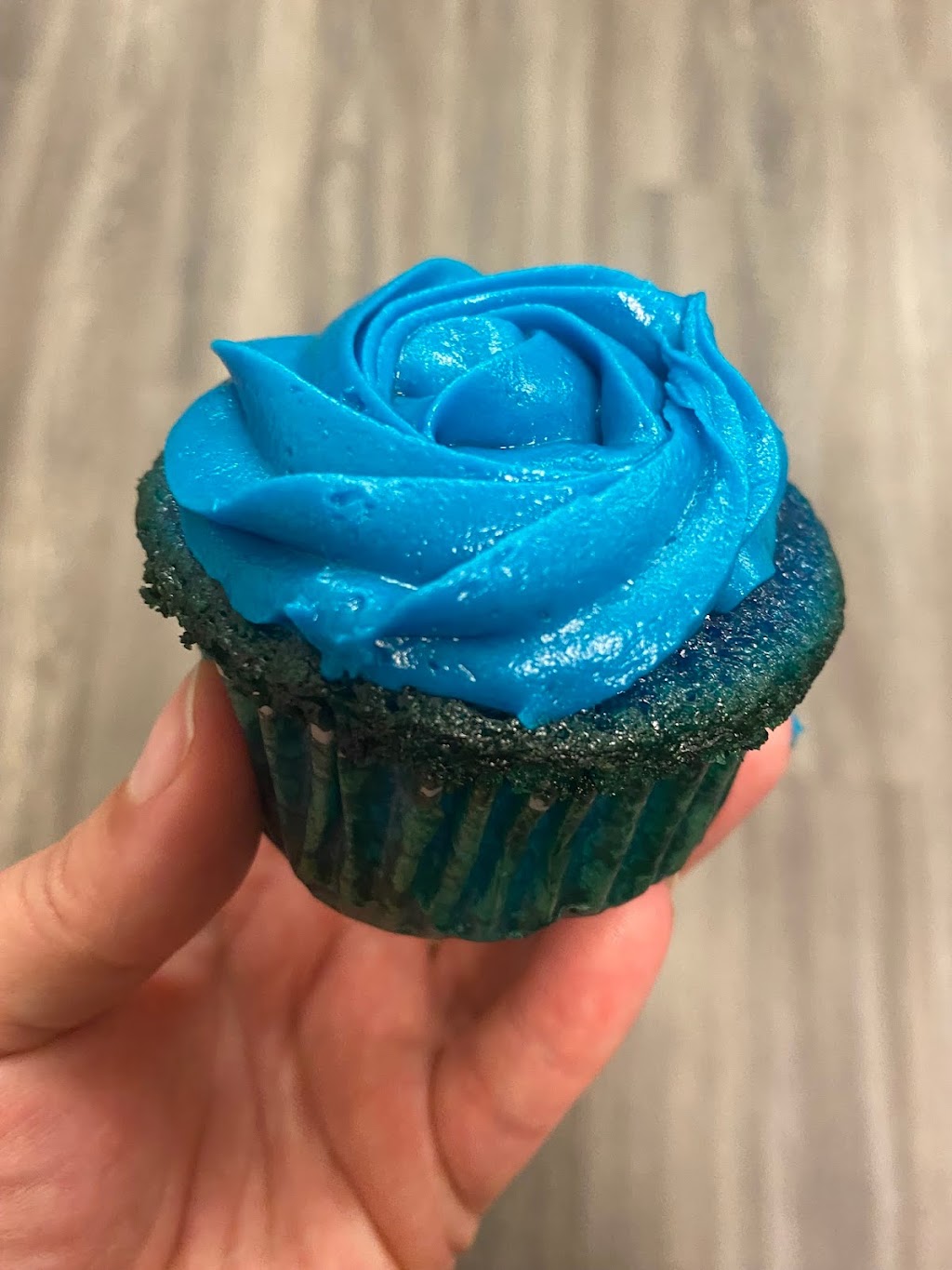 BLUE VELVET GOURMET CUPCAKES LLC & DESSERT | 3800 US Hwy 98 N #846, Lakeland, FL 33809, USA | Phone: (800) 532-0244