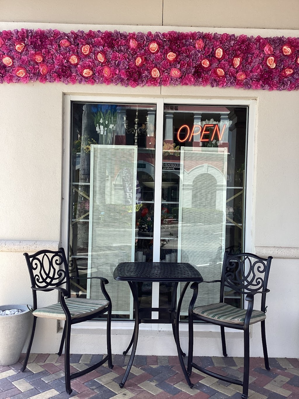 Flowers On Bay Street | 3983 Destination Dr #107, Osprey, FL 34229, USA | Phone: (941) 445-5698