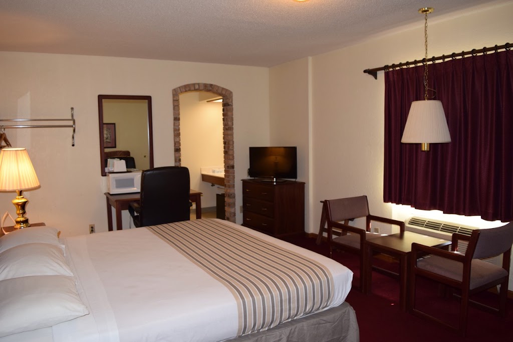 AmeriVu Inn and Suites - St. Croix Falls | 726 S Vincent St, St Croix Falls, WI 54024, USA | Phone: (715) 483-3206