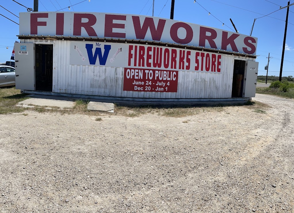 Mr. W Fireworks | 4595 TX-35 BUS, Rockport, TX 78382, USA | Phone: (210) 622-3112