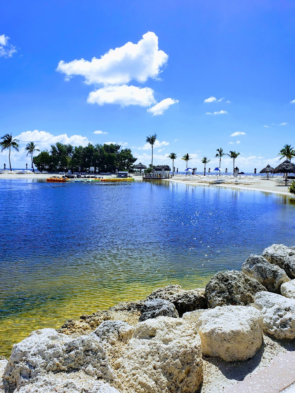 Beach Grill | 35 Ocean Reef Dr, Key Largo, FL 33037, USA | Phone: (305) 367-2611