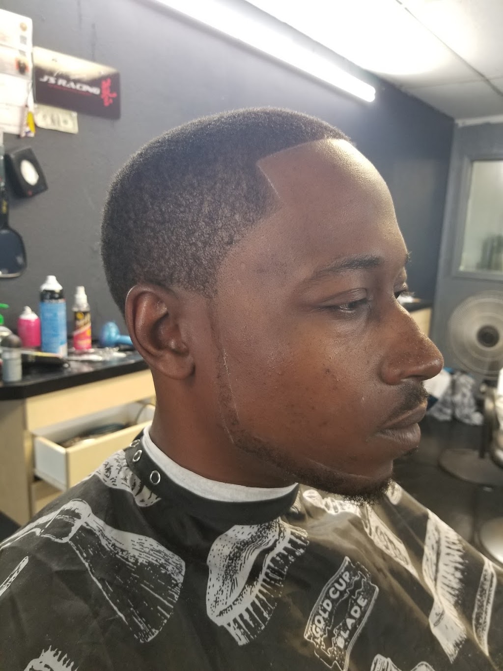 Dougs Barbershop Tampa | 2092 W Busch Blvd, Tampa, FL 33612 | Phone: (813) 488-5988