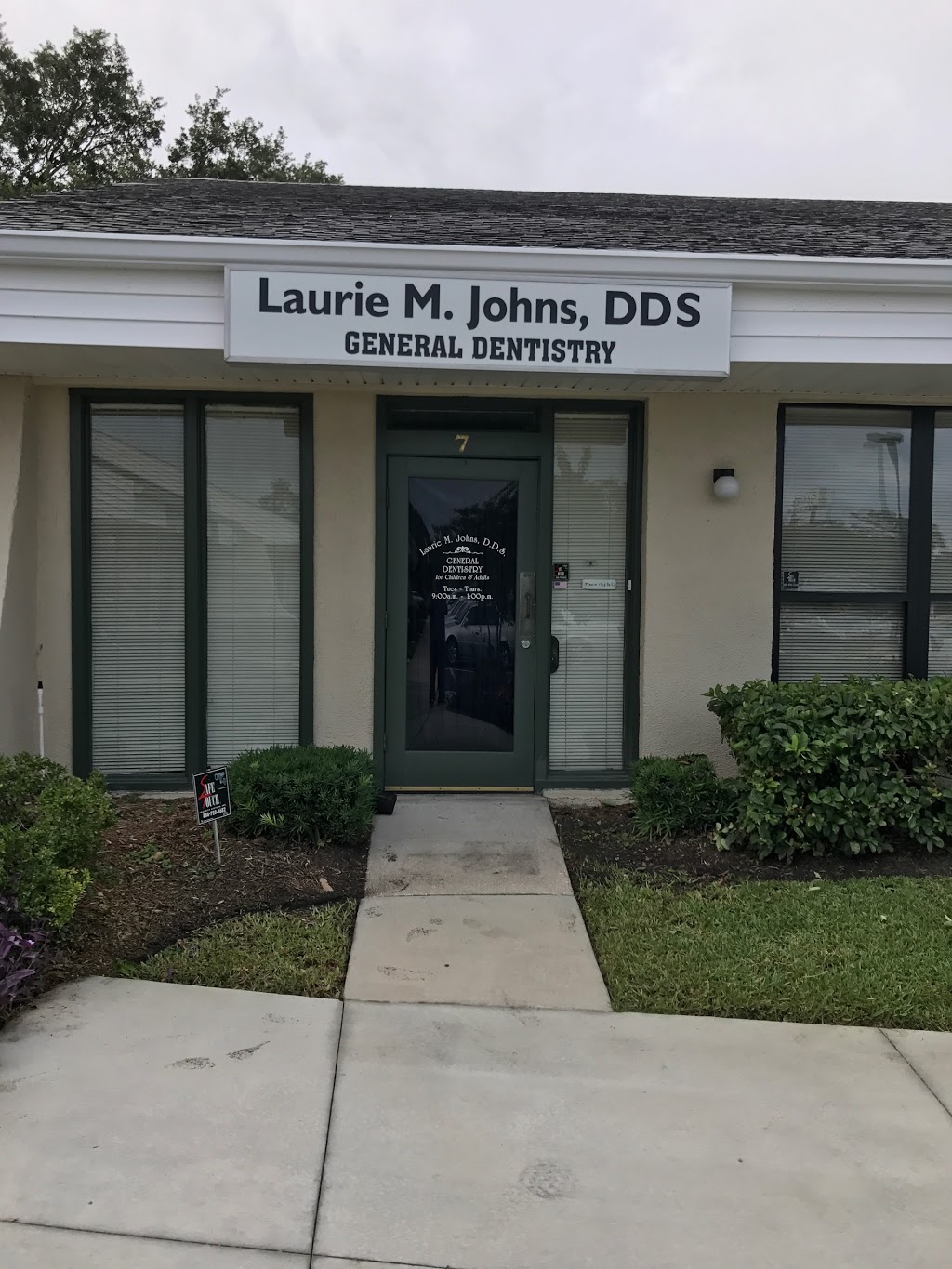 Johns Laurie M DDS | 1700 Wells Rd, Orange Park, FL 32073, USA | Phone: (904) 579-3260