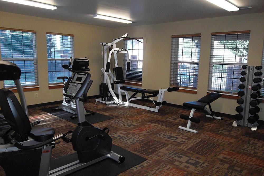 Huntington Park Apartments | 1313 N Maize Ct, Wichita, KS 67212, USA | Phone: (316) 530-5336