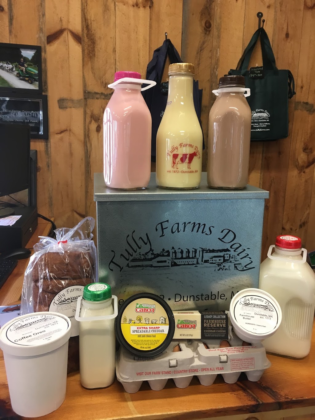 Tully Farm Dairy Store | 446 Pleasant St, Dunstable, MA 01827, USA | Phone: (978) 649-6687