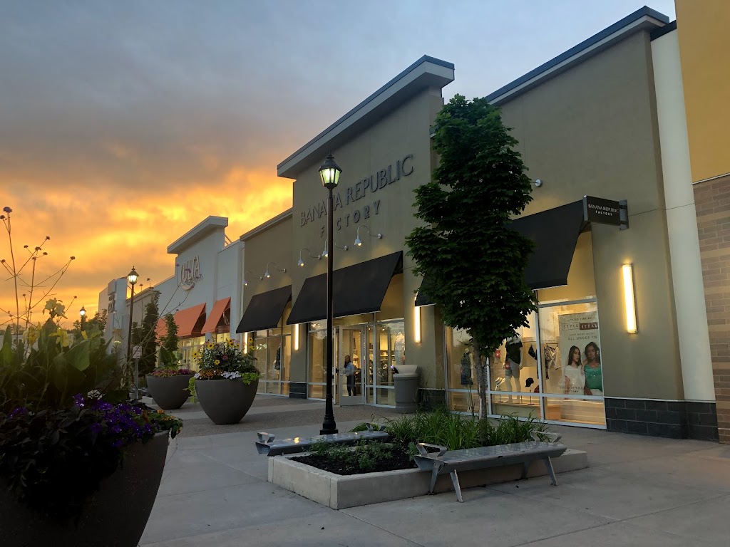 Banana Republic Factory Store - with Curbside Pickup | 8332 MN-7, St Louis Park, MN 55426, USA | Phone: (952) 908-0512