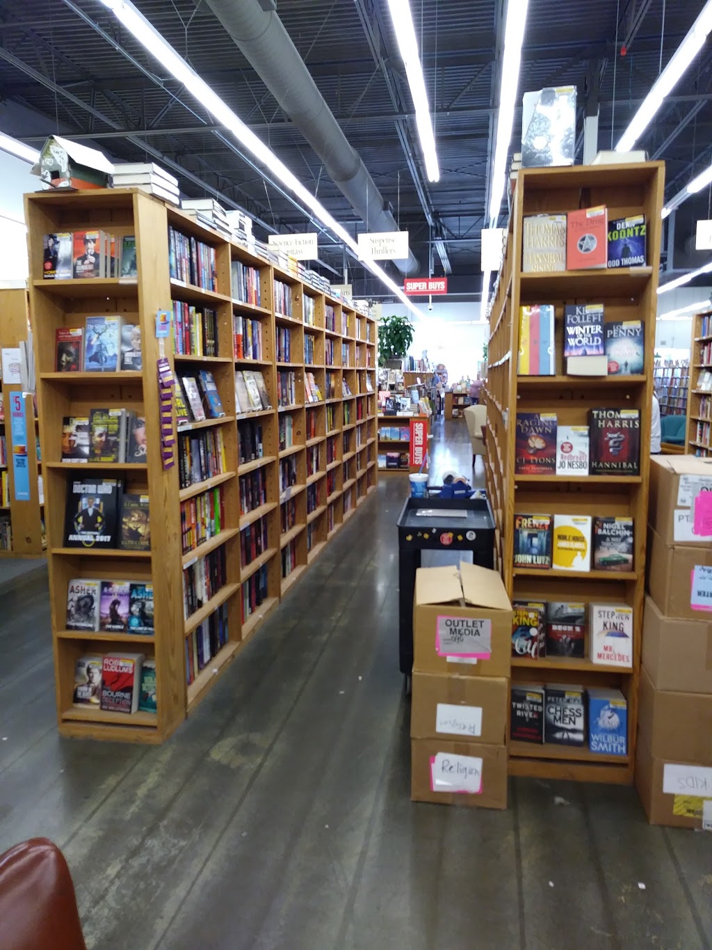 Half Price Books | 10220 Westport Rd, Louisville, KY 40241, USA | Phone: (502) 326-8585