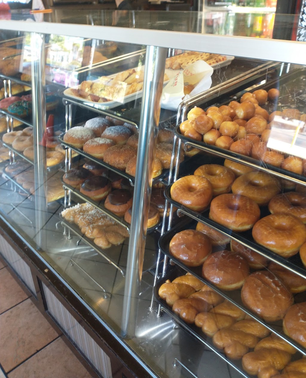 Yum Yum Donuts | 6804 De Soto Ave, Canoga Park, CA 91306, USA | Phone: (818) 961-0264