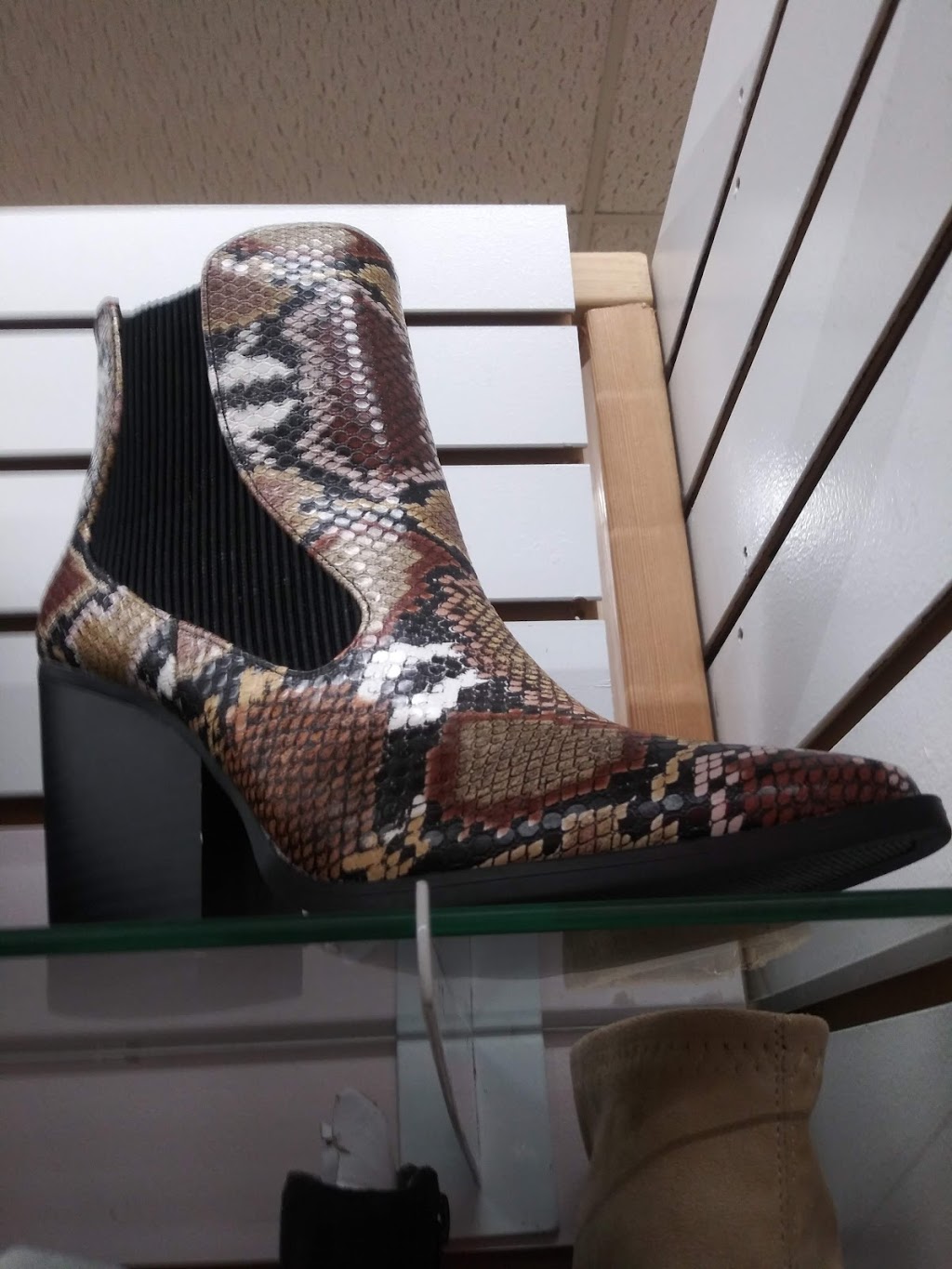 Mark Anthony Shoes | 440, 5 E 4th St Spc D-4 D, Perris, CA 92570, USA | Phone: (909) 927-2063