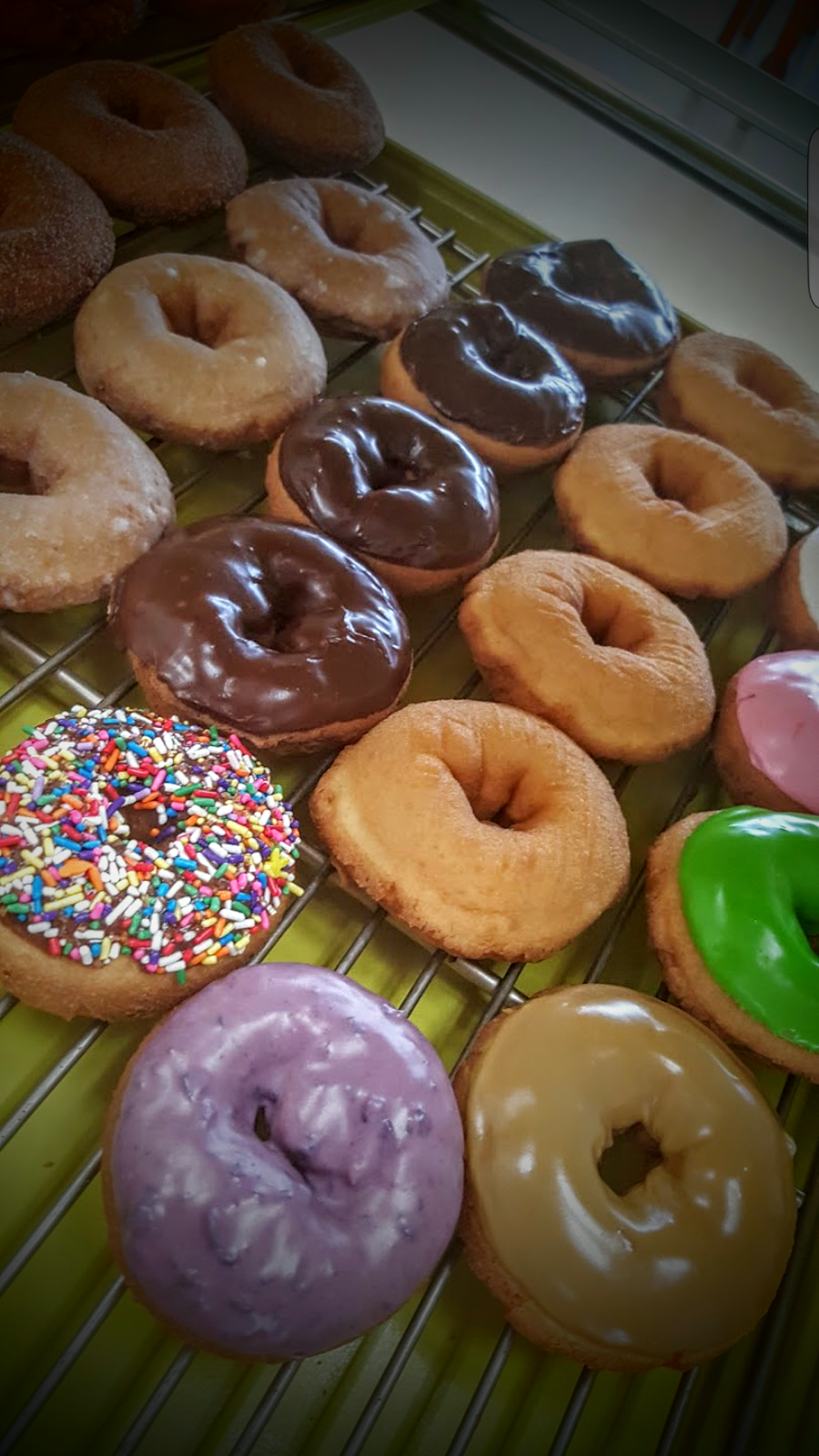 Donut Express | 1607 W Henderson St # A, Cleburne, TX 76033, USA | Phone: (817) 645-8025