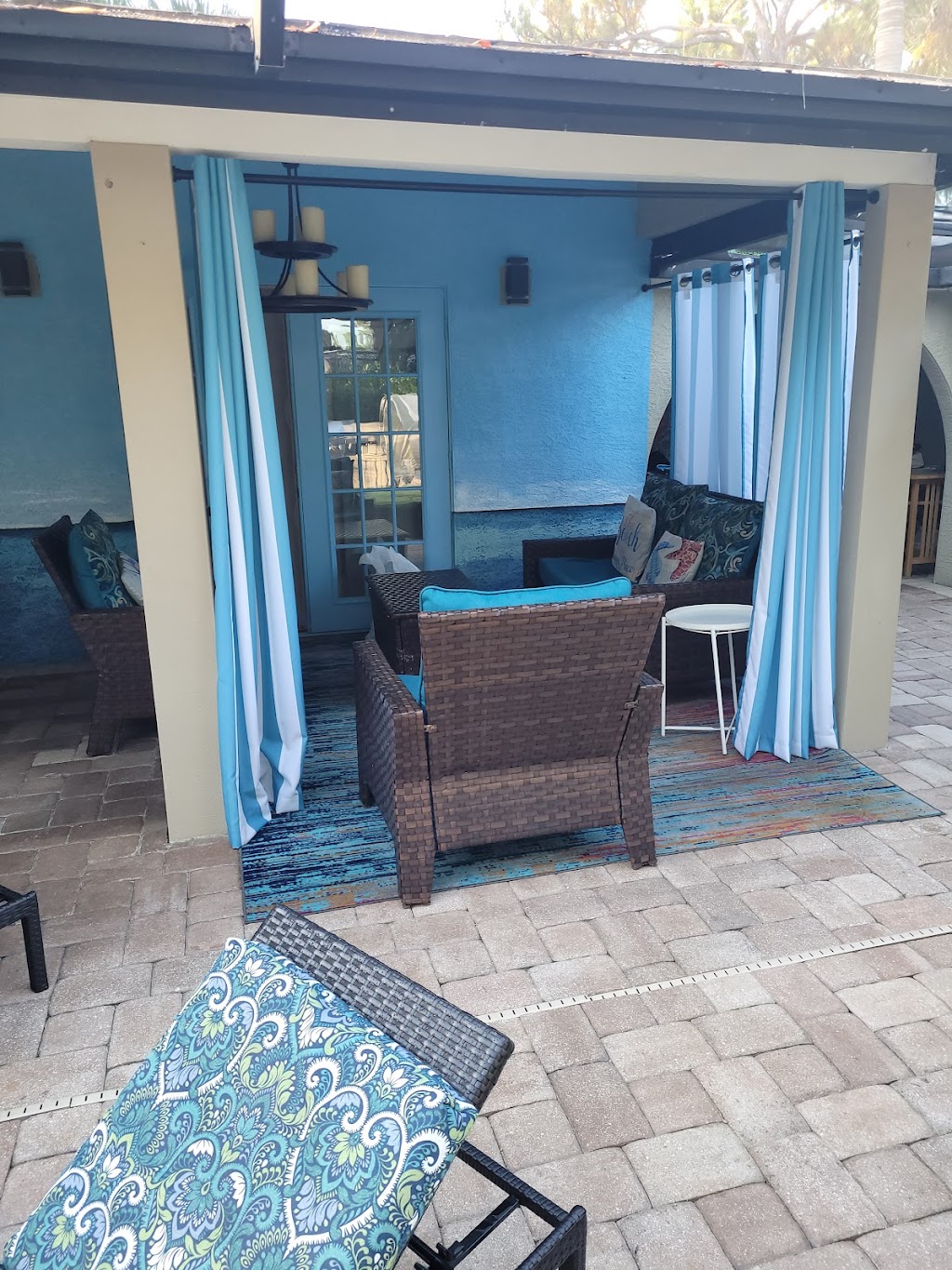 Siesta Beach Apartments | 5833 Driftwood Ave, Sarasota, FL 34231, USA | Phone: (941) 320-8490