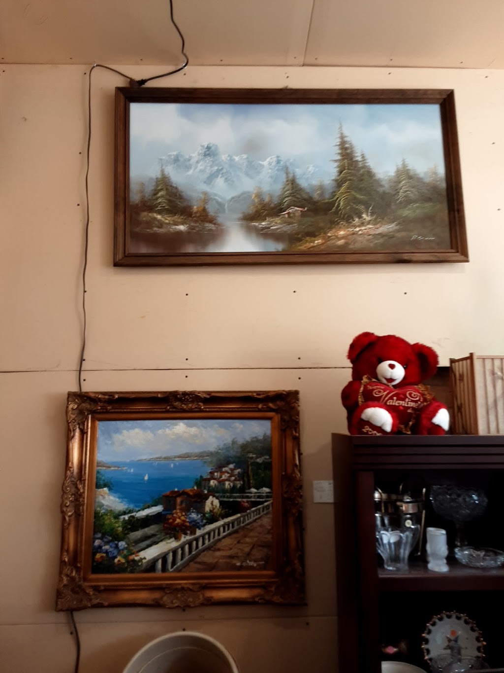 Abbotts Affordable Antiques | 32 West St, Gloversville, NY 12078, USA | Phone: (518) 775-6252