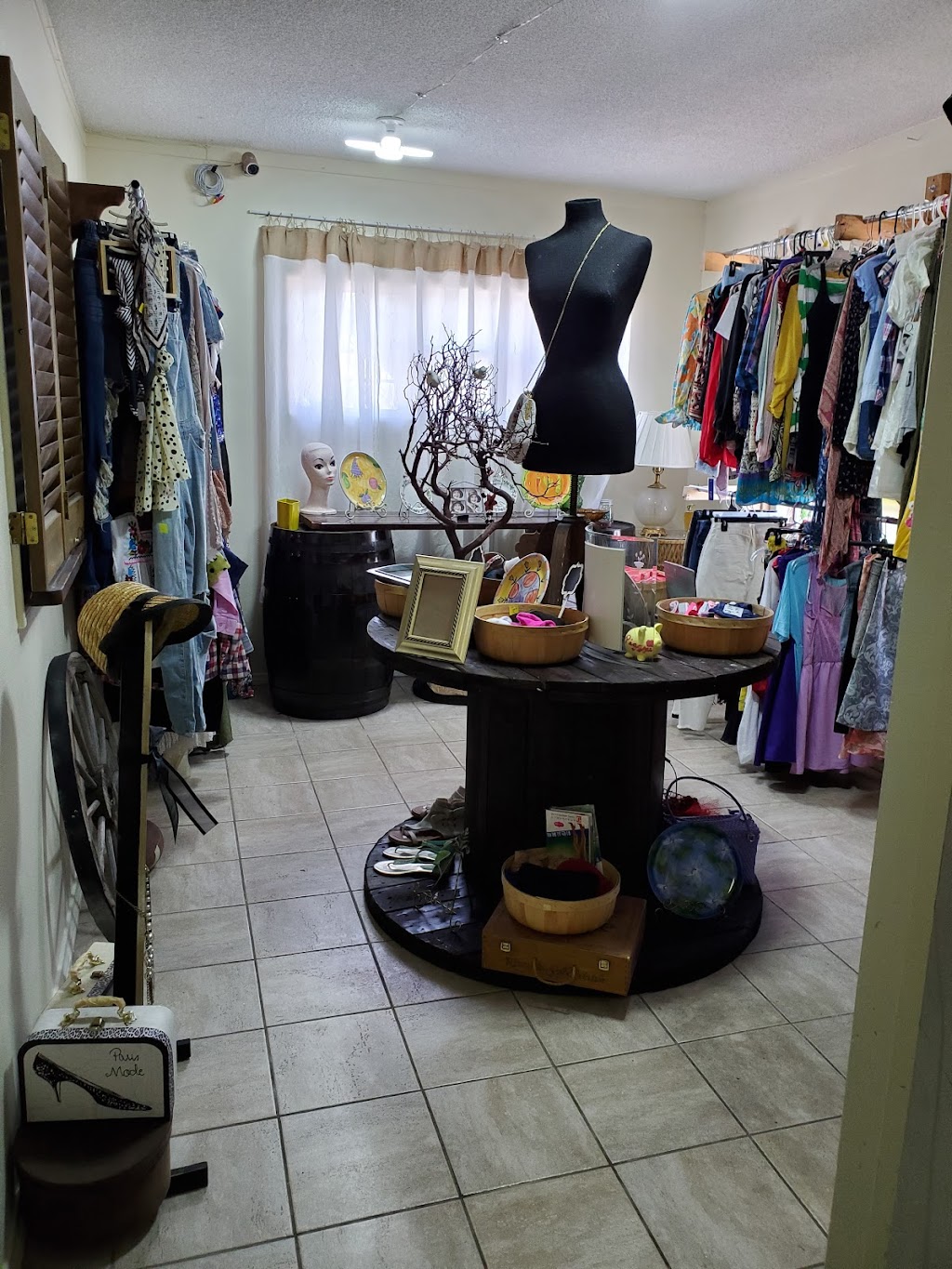 d&j thrift store | 1192 N White Ave, Pomona, CA 91768, USA | Phone: (909) 643-0334