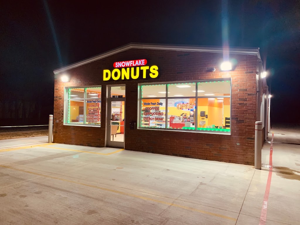 Snowflakes Donuts | 203 N Main St, Hutchins, TX 75141, USA | Phone: (972) 225-0808