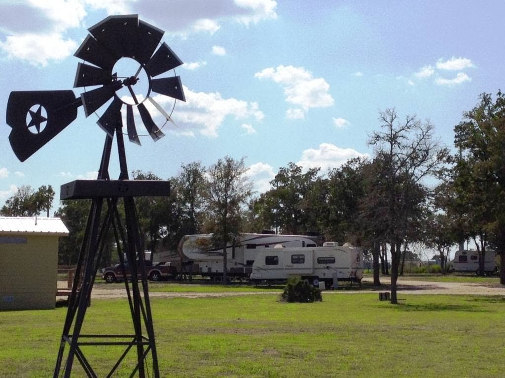 Great Escapes RV Park Austin Oaks | 761 Union Chapel Rd, Cedar Creek, TX 78612, USA | Phone: (512) 985-5333