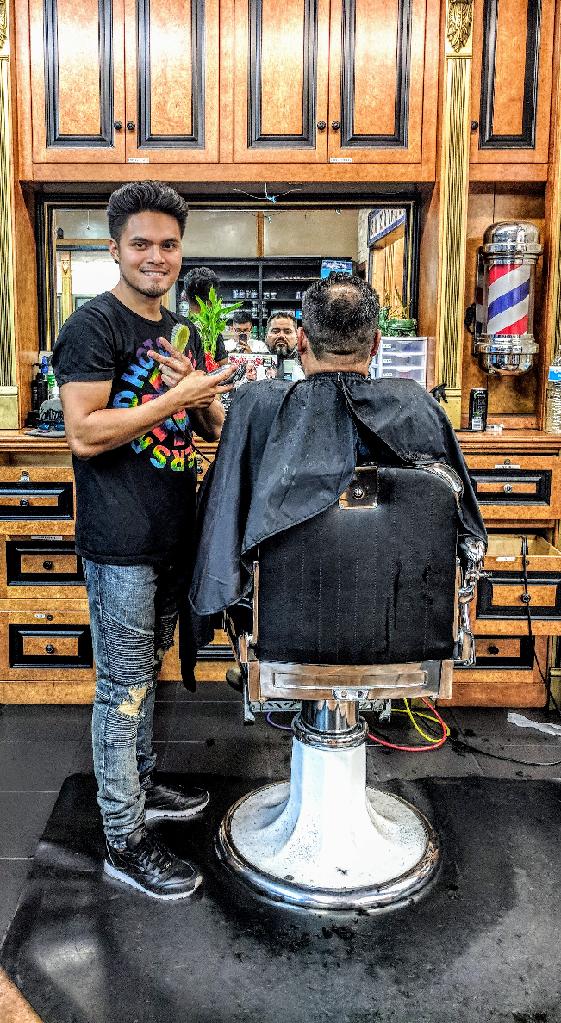 Christian & Robertos Barber | 1183 W Holt Ave, Pomona, CA 91768, USA | Phone: (909) 397-0760