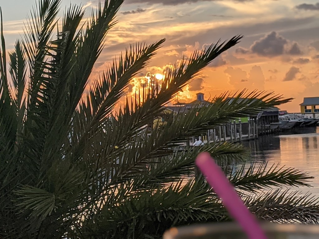 Hurricane Hole Restaurant | 1851 LA-1, Grand Isle, LA 70358, USA | Phone: (985) 787-2220