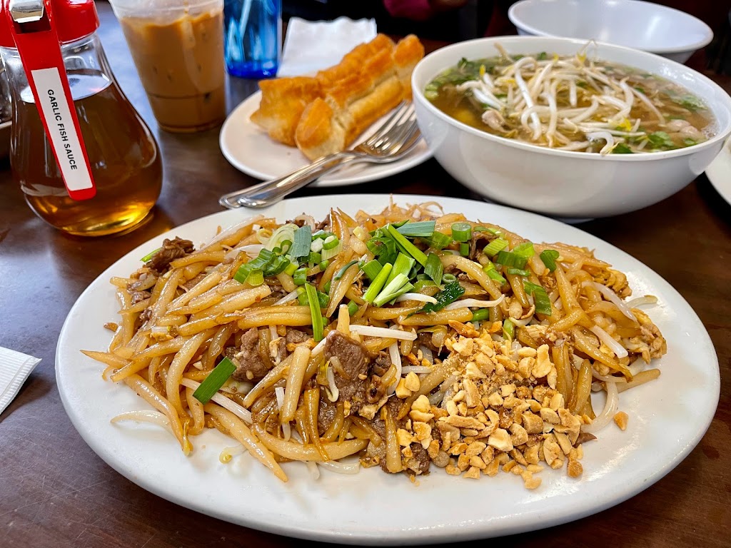 Phnom Penh Noodle Shack | 1644 Cherry Ave, Long Beach, CA 90813, USA | Phone: (562) 433-0032