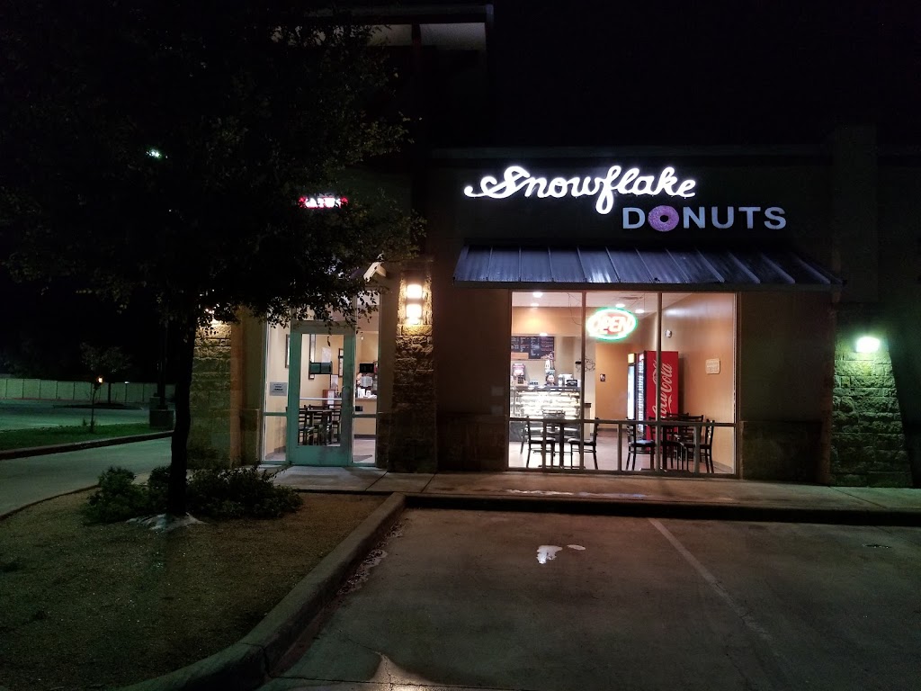 Snowflake Donuts & Kolaches | 1685 River Rd #100, Boerne, TX 78006, USA | Phone: (830) 331-2059