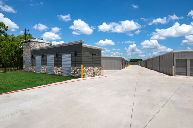 Lions Den Self Storage, LLC | 1380 FM2727, Kaufman, TX 75142 | Phone: (972) 932-1500