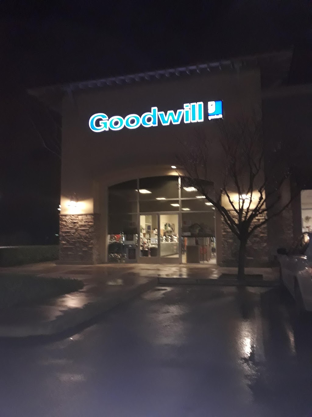 Goodwill | 13121 Rosedale Hwy Suite 401, Bakersfield, CA 93314, USA | Phone: (661) 679-6999