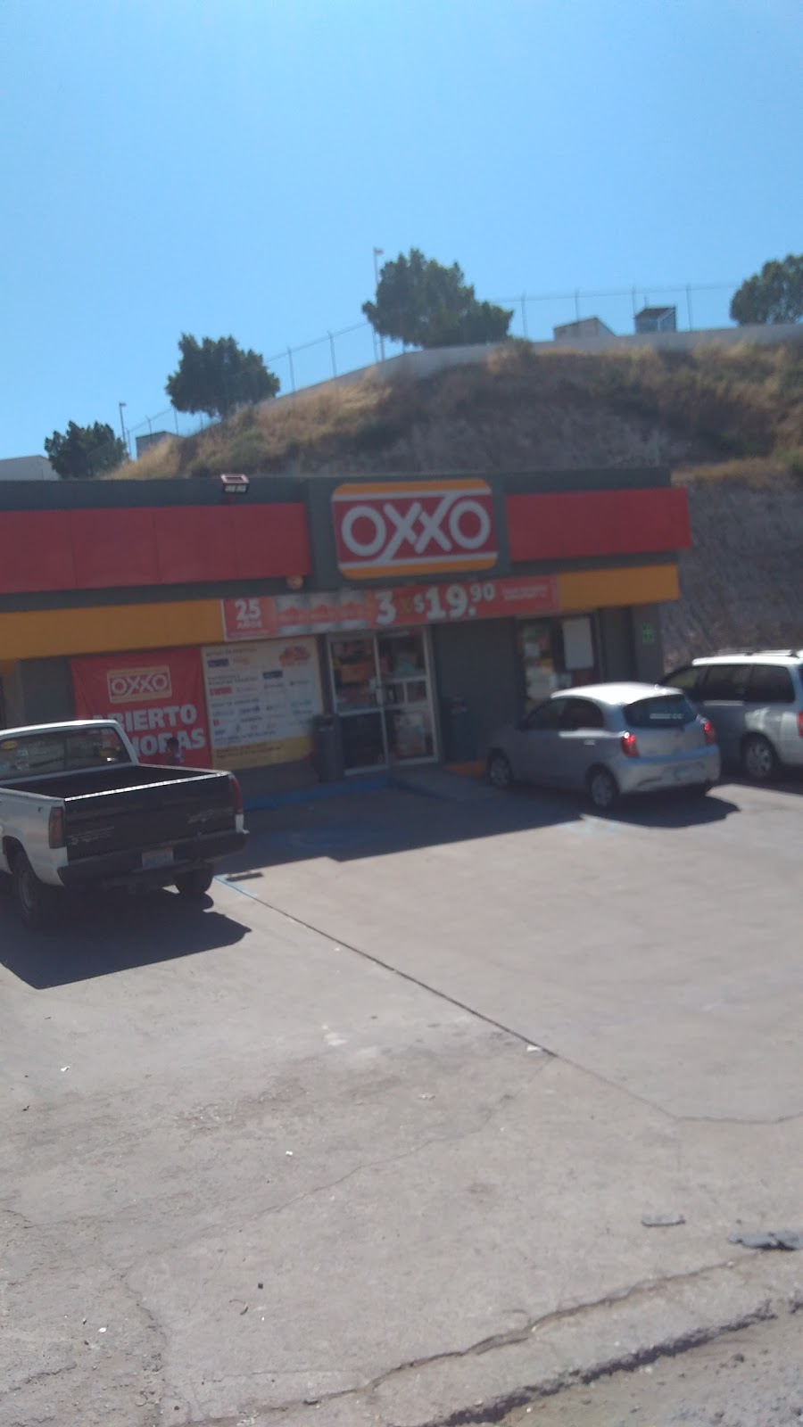 Oxxo Santos | C. Pacifico 10073B, Terrazas del Pacífico, 22644 Tijuana, B.C., Mexico | Phone: 664 621 5318