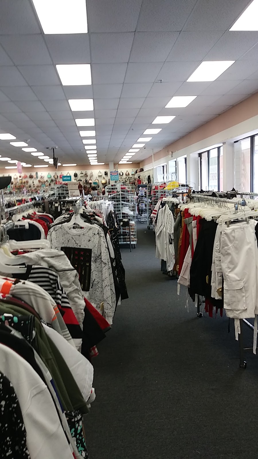 Citi Trends | 2329 Singleton Blvd, Dallas, TX 75212, USA | Phone: (945) 215-8880