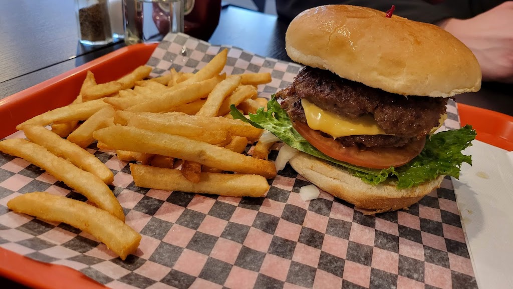 Burger Cafe & Beyond | 2-216 Glenridge Ave, St. Catharines, ON L2T 3J8, Canada | Phone: (905) 397-3337