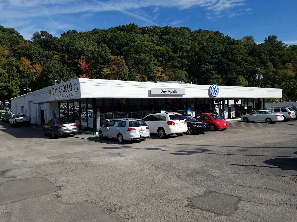 Volkswagen of Moon Township | 5252 University Blvd, Moon Twp, PA 15108, USA | Phone: (412) 631-7200