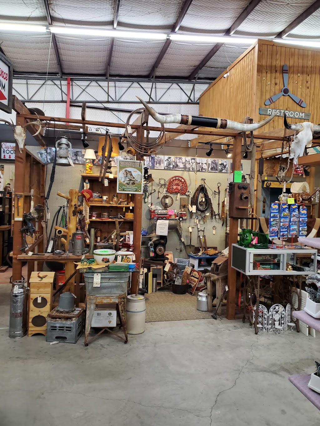 The Classy Cactus Antique Mall | 100 W 3rd St, Justin, TX 76247, USA | Phone: (940) 648-2747