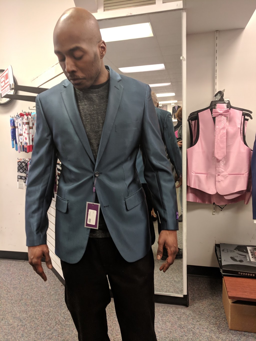 Philip Michael Fashion For Men | 2117 Coliseum Dr #43, Hampton, VA 23666 | Phone: (757) 825-2655