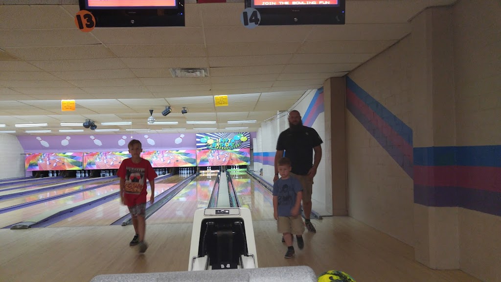 Scottsburg Bowling Lanes | 409 N Gardner St, Scottsburg, IN 47170, USA | Phone: (812) 752-2582