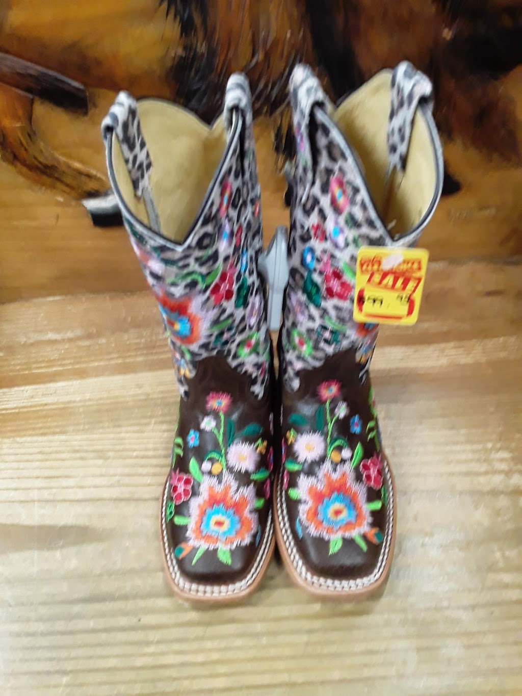 Billys Western Wear | 1490 S Main St, Boerne, TX 78006 | Phone: (830) 249-3843