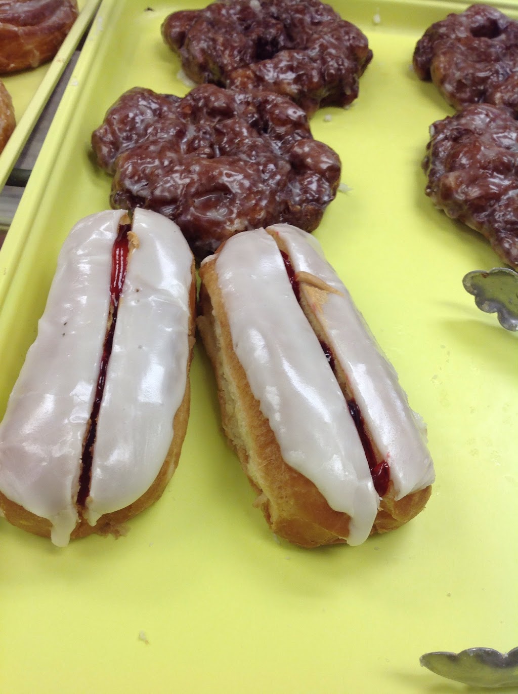 Yum Yum Donuts | 3663 Fort St, Lincoln Park, MI 48146, USA | Phone: (313) 254-9166